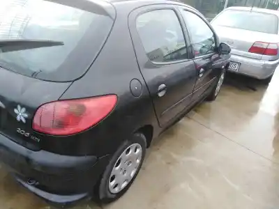 Veículo de Sucata peugeot                                            206 berlina                                                                                                                                                                                                                                                1.4 hdi                                                                                                                                                                                                                                                    do ano 2005 alimentado 8hz