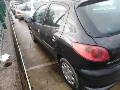 Veículo de Sucata peugeot                                            206 berlina                                                                                                                                                                                                                                                1.4 hdi                                                                                                                                                                                                                                                    do ano 2005 alimentado 8hz