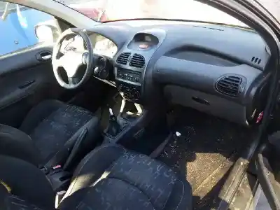 Véhicule à la ferraille peugeot                                            206 berlina                                                                                                                                                                                                                                                play station 2                                                                                                                                                                                                                                             de l'année 0 alimenté 8hz