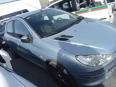 Véhicule à la ferraille PEUGEOT 206 BERLINA X-Line Refri de l'année 2005 alimenté 8HZ