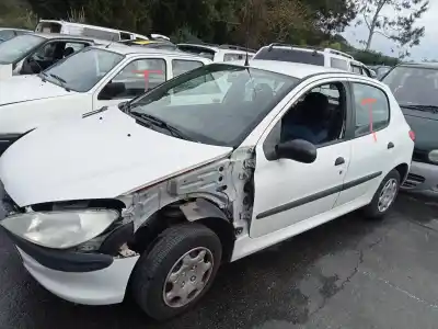 Véhicule à la ferraille PEUGEOT 206 BERLINA XR de l'année 1999 alimenté KFX