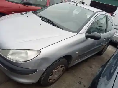 Véhicule à la ferraille PEUGEOT 206 BERLINA XR de l'année 2000 alimenté HFX
