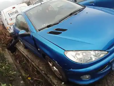 Veicolo di demolizione peugeot 206 cc cc dell'anno 2004 alimentato nfu