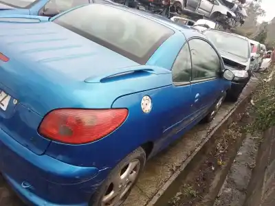 Veicolo di demolizione peugeot 206 cc cc dell'anno 2004 alimentato nfu