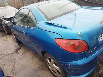 Veicolo di demolizione peugeot 206 cc cc dell'anno 2004 alimentato nfu