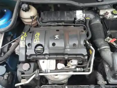 Veicolo di demolizione peugeot 206 cc cc dell'anno 2004 alimentato nfu