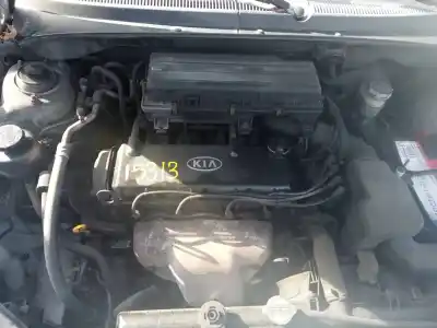 Veículo de Sucata kia rio rs berlina do ano 2002 alimentado a3e