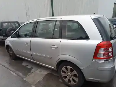 Veicolo di demolizione opel zafira b cosmo dell'anno 2009 alimentato z17dtr