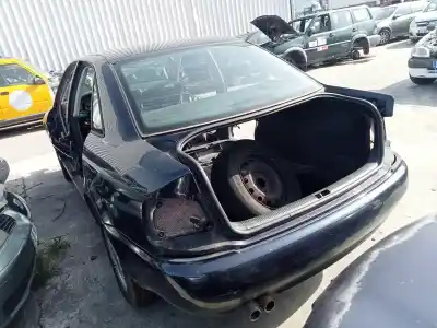 Veicolo di demolizione audi a4 berlina (b5) 1.8 t dell'anno 1997 alimentato aeb