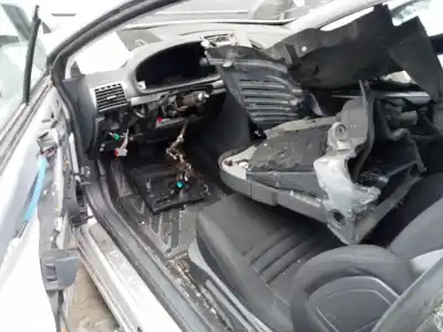 Vehicul casat peugeot 407 sw premium al anului 2007 alimentat uhz