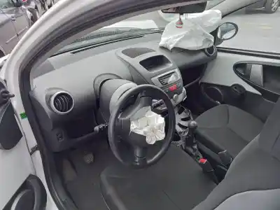 Vehículo de desguace toyota aygo (kgb/wnb) live del año 2012 con motor 1kr