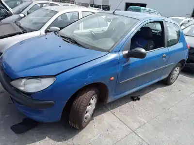 Véhicule à la ferraille peugeot                                            206 berlina                                                                                                                                                                                                                                                xr                                                                                                                                                                                                                                                         de l'année 1999 alimenté kfx