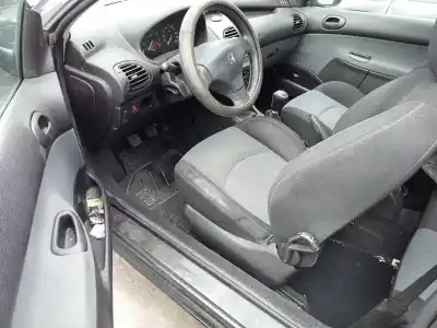 Sloopvoertuig peugeot 206 cc cc van het jaar 2002 aangedreven nfu