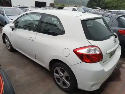 Sloopvoertuig toyota auris active van het jaar 2010 aangedreven 1nd