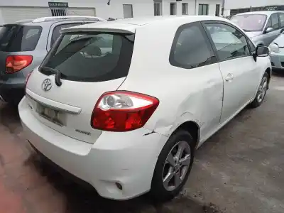 Sloopvoertuig toyota auris active van het jaar 2010 aangedreven 1nd