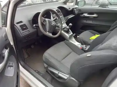 Sloopvoertuig toyota auris active van het jaar 2010 aangedreven 1nd