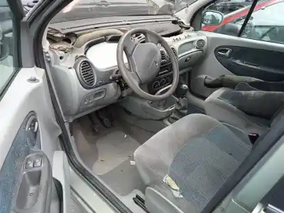 Scrapping Vehicle renault scénic i monospace (ja0/1_, fa0_) 1.9 dti (ja1u) of the year 2003 powered f9q q7