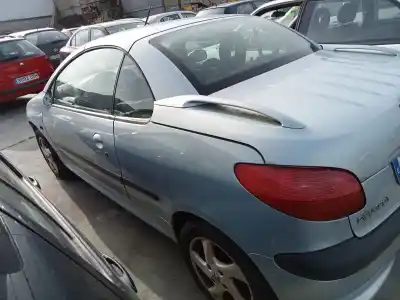 Sloopvoertuig peugeot 206 cc cc van het jaar 2001 aangedreven nfu