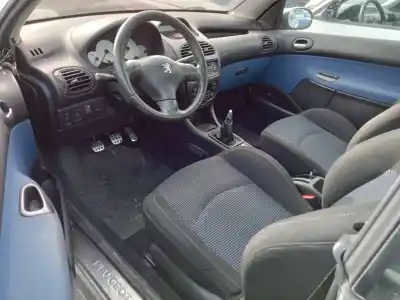 Sloopvoertuig peugeot 206 cc cc van het jaar 2001 aangedreven nfu