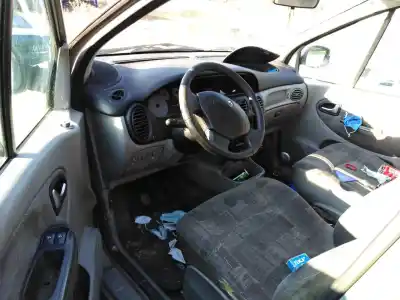 Scrapping Vehicle renault scenic rx4 (ja0) 1.9 dci salomon of the year 2002 powered f9q k7