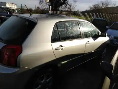 Veículo de Sucata toyota corolla (e12) 2.0 d-4d linea luna berlina do ano 2004 alimentado 1cdftv