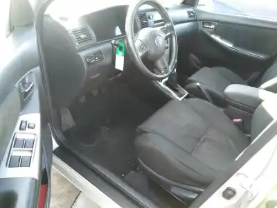 Veículo de Sucata toyota corolla (e12) 2.0 d-4d linea luna berlina do ano 2004 alimentado 1cdftv