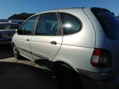 Véhicule à la ferraille renault scénic i monospace (ja0/1_, fa0_) 1.9 dti (ja1u) de l'année 2001 alimenté f9q q7