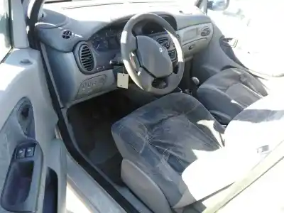 Véhicule à la ferraille renault scénic i monospace (ja0/1_, fa0_) 1.9 dti (ja1u) de l'année 2001 alimenté f9q q7