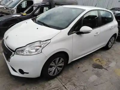 Veicolo di demolizione PEUGEOT 208 Active dell'anno 2013 alimentato HM01