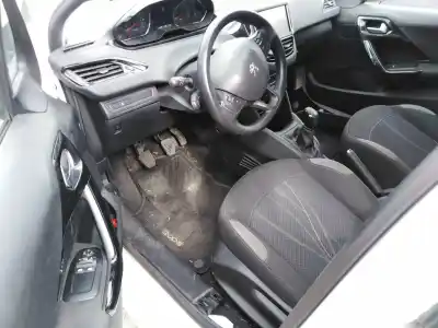 Veicolo di demolizione peugeot 208 active dell'anno 2013 alimentato hm01