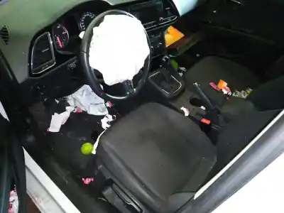 Veículo de Sucata seat leon (5f1) reference do ano 2013 alimentado clh