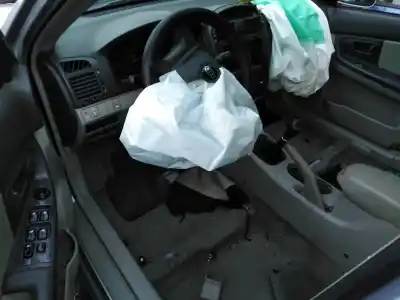 Veículo de Sucata kia cerato 1.6 lx berlina do ano 2004 alimentado g4ed