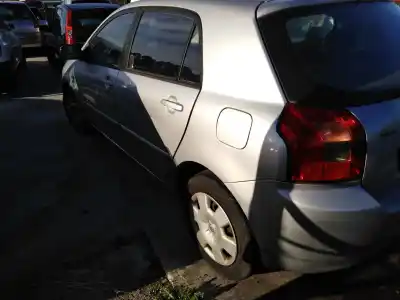 Veículo de Sucata toyota corolla (e12) 2.0 d-4d linea sol berlina do ano 2003 alimentado 1cdftv