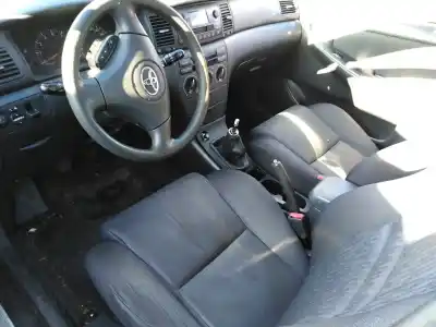 Veículo de Sucata toyota corolla (e12) 2.0 d-4d linea sol berlina do ano 2003 alimentado 1cdftv