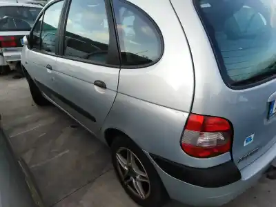Véhicule à la ferraille renault scénic i monospace (ja0/1_, fa0_) 1.9 dti (ja1u) de l'année 2003 alimenté f9q q7