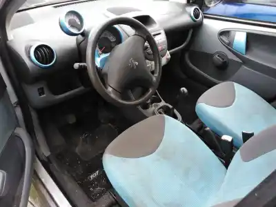 Véhicule à la ferraille peugeot                                            107                                                                                                                                                                                                                                                        urban move                                                                                                                                                                                                                                                 de l'année 2008 alimenté 1kr