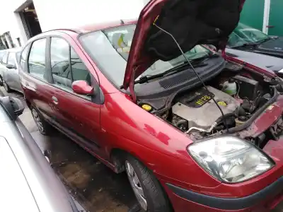 Véhicule à la ferraille RENAULT SCÉNIC I MONOSPACE (JA0/1_, FA0_) 1.9 dTi (JA1U) de l'année 2002 alimenté F9Q Q7