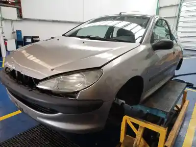 Veicolo di demolizione peugeot                                            206 berlina                                                                                                                                                                                                                                                xr                                                                                                                                                                                                                                                         dell'anno 2000 alimentato wjz