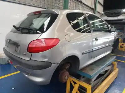 Veicolo di demolizione peugeot                                            206 berlina                                                                                                                                                                                                                                                xr                                                                                                                                                                                                                                                         dell'anno 2000 alimentato wjz