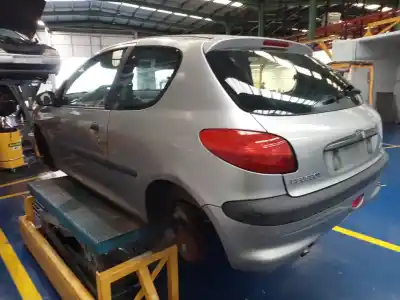 Veicolo di demolizione peugeot                                            206 berlina                                                                                                                                                                                                                                                xr                                                                                                                                                                                                                                                         dell'anno 2000 alimentato wjz