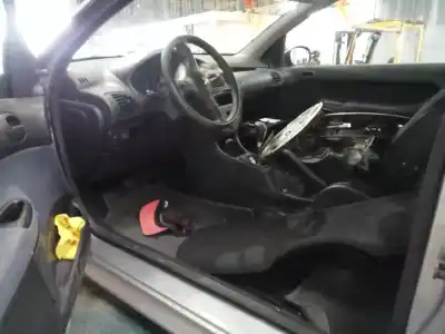 Veicolo di demolizione peugeot                                            206 berlina                                                                                                                                                                                                                                                xr                                                                                                                                                                                                                                                         dell'anno 2000 alimentato wjz