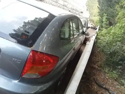 Veículo de Sucata kia rio ls berlina do ano 2001 alimentado a3e