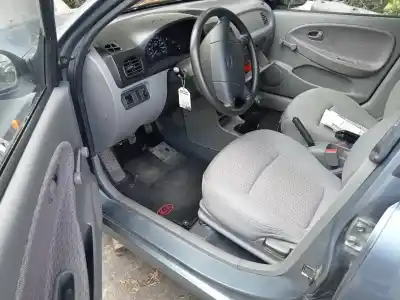 Veículo de Sucata kia rio ls berlina do ano 2001 alimentado a3e