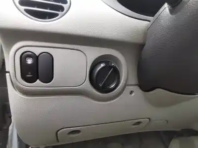 Здавання транспортного засобу renault kangoo (f/kc0) oasis року 2001 потужний f9q r7