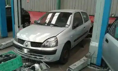 Здавання транспортного засобу renault clio ii fase ii (b/cb0) року 2004 потужний 