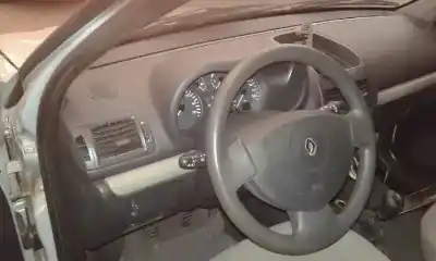 Здавання транспортного засобу renault clio ii fase ii (b/cb0) року 2004 потужний 