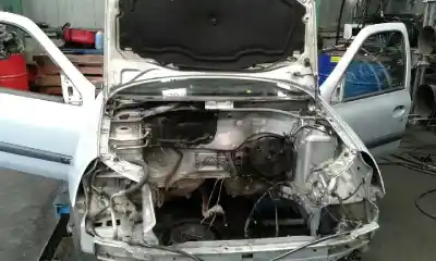 Здавання транспортного засобу RENAULT CLIO II FASE II (B/CB0) року 2005 потужний 1.5DCI