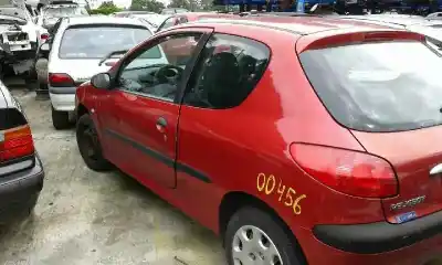 Sloopvoertuig peugeot                                            206 berlina                                                                                                                                                                                                                                                xr                                                                                                                                                                                                                                                         van het jaar 1999 aangedreven dw8