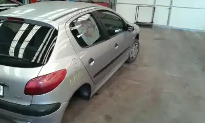 Sloopvoertuig peugeot                                            206 berlina                                                                                                                                                                                                                                                xt                                                                                                                                                                                                                                                         van het jaar 1999 aangedreven 