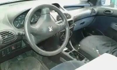 Sloopvoertuig peugeot                                            206 berlina                                                                                                                                                                                                                                                xt                                                                                                                                                                                                                                                         van het jaar 1999 aangedreven 